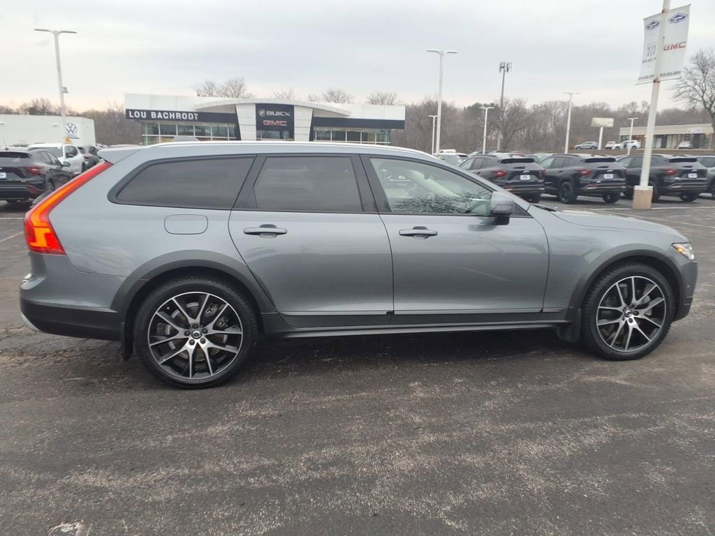Used 2018 Volvo V90 T6 Cross Country w/ Convenience Package image 8