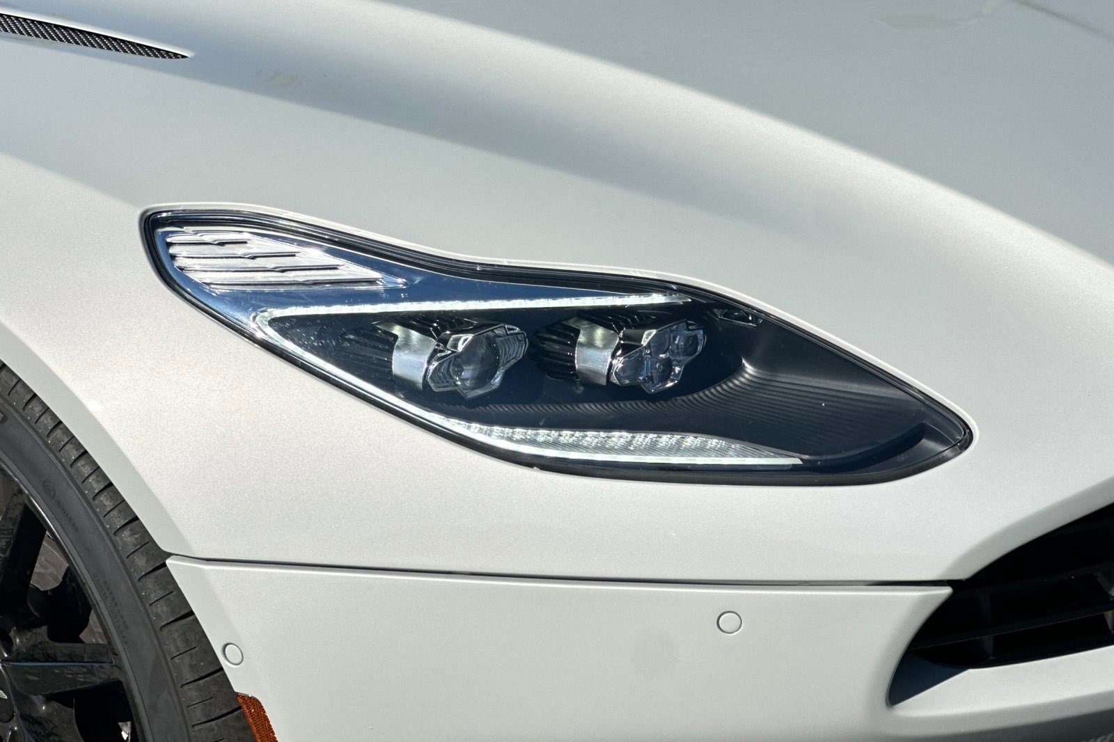 Used 2018 Aston Martin DB11 V12 image 11