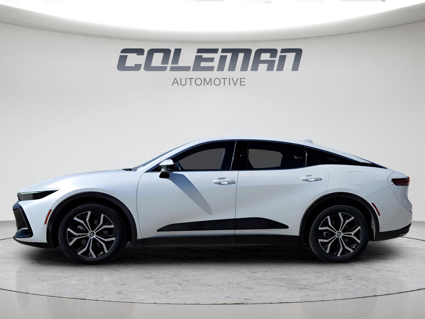 Used 2024 Toyota Crown Limited image 2