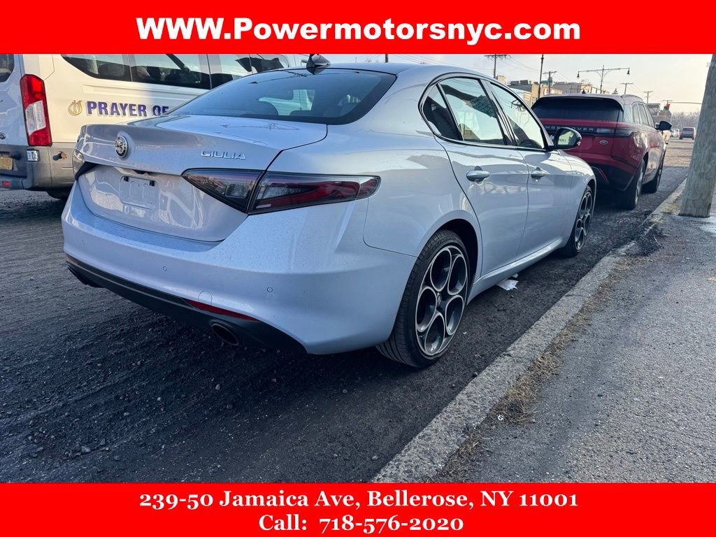 Used 2024 Alfa Romeo Giulia Ti AWD/4WD image 7