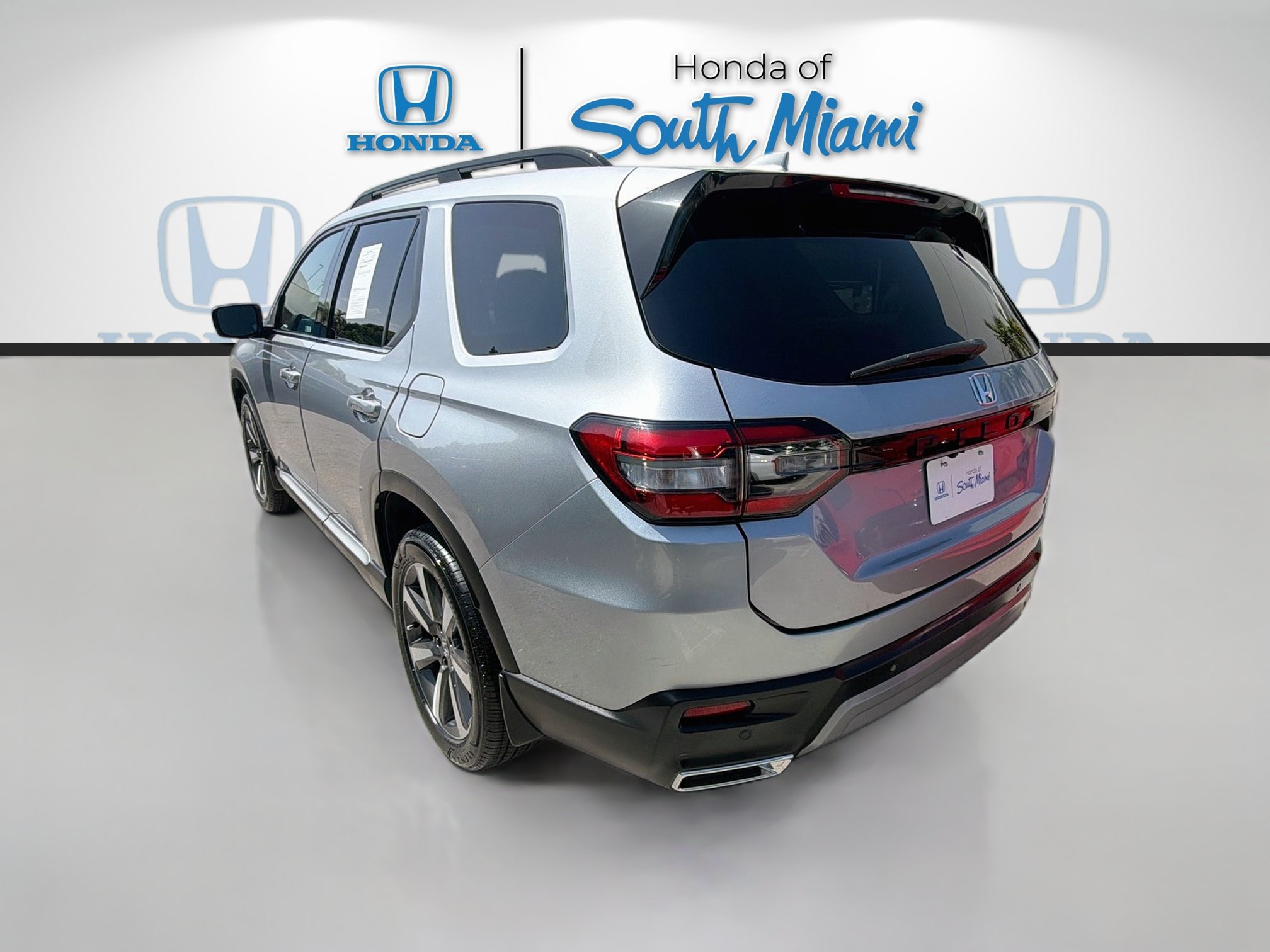Certified 2024 Honda Pilot Touring image 5