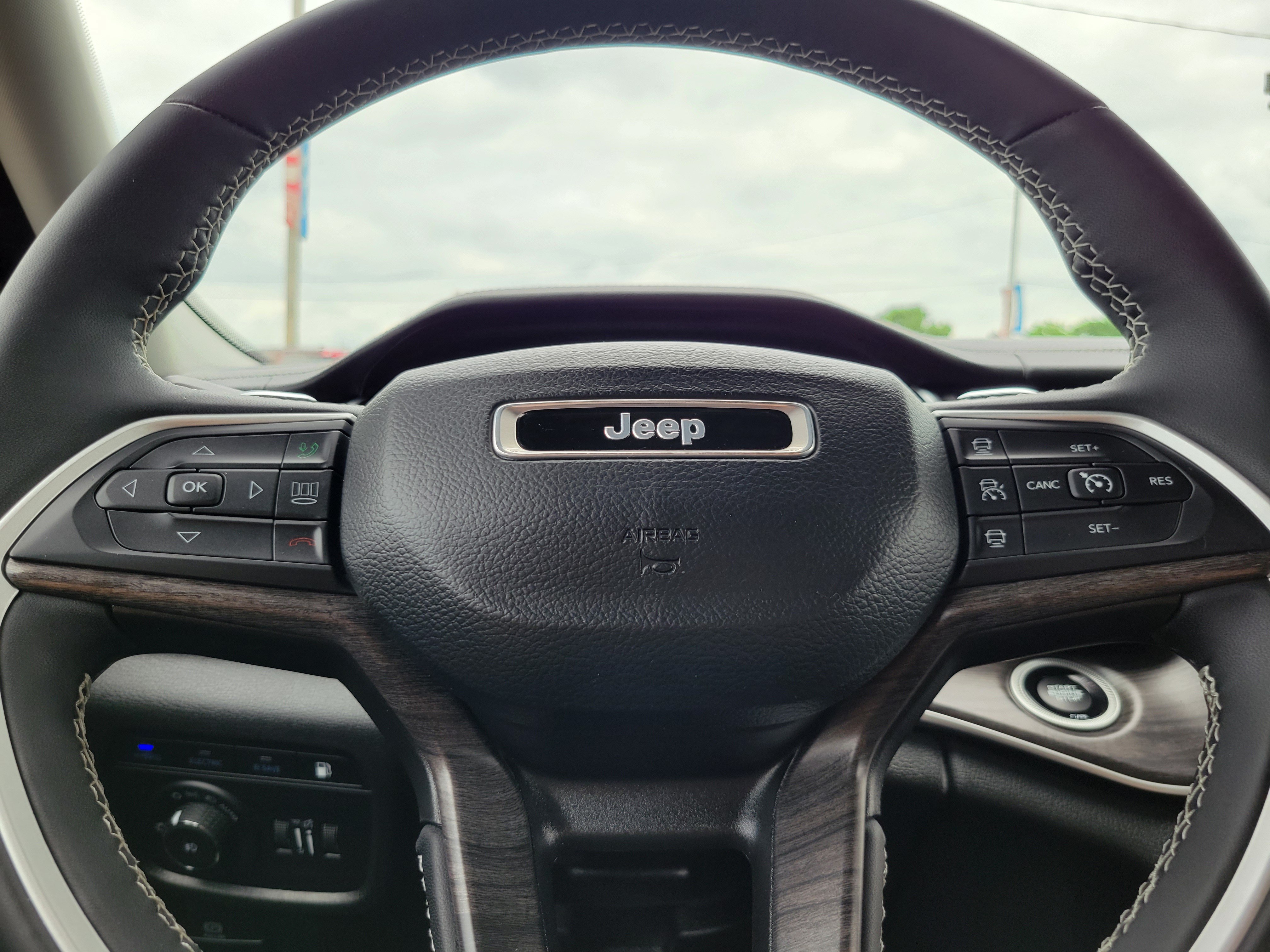 Used 2022 Jeep Grand Cherokee Limited 4xe AWD/4WD image 9