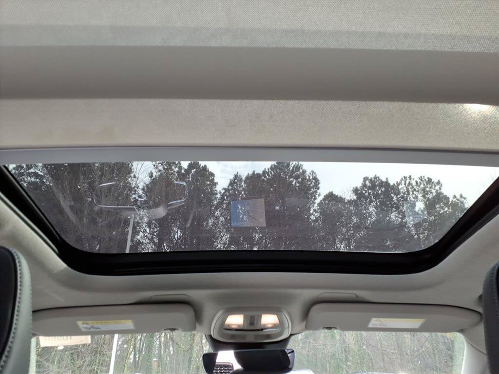 New 2026 Volvo XC40 B5 Plus w/ Protection Package Premier AWD/4WD image 15