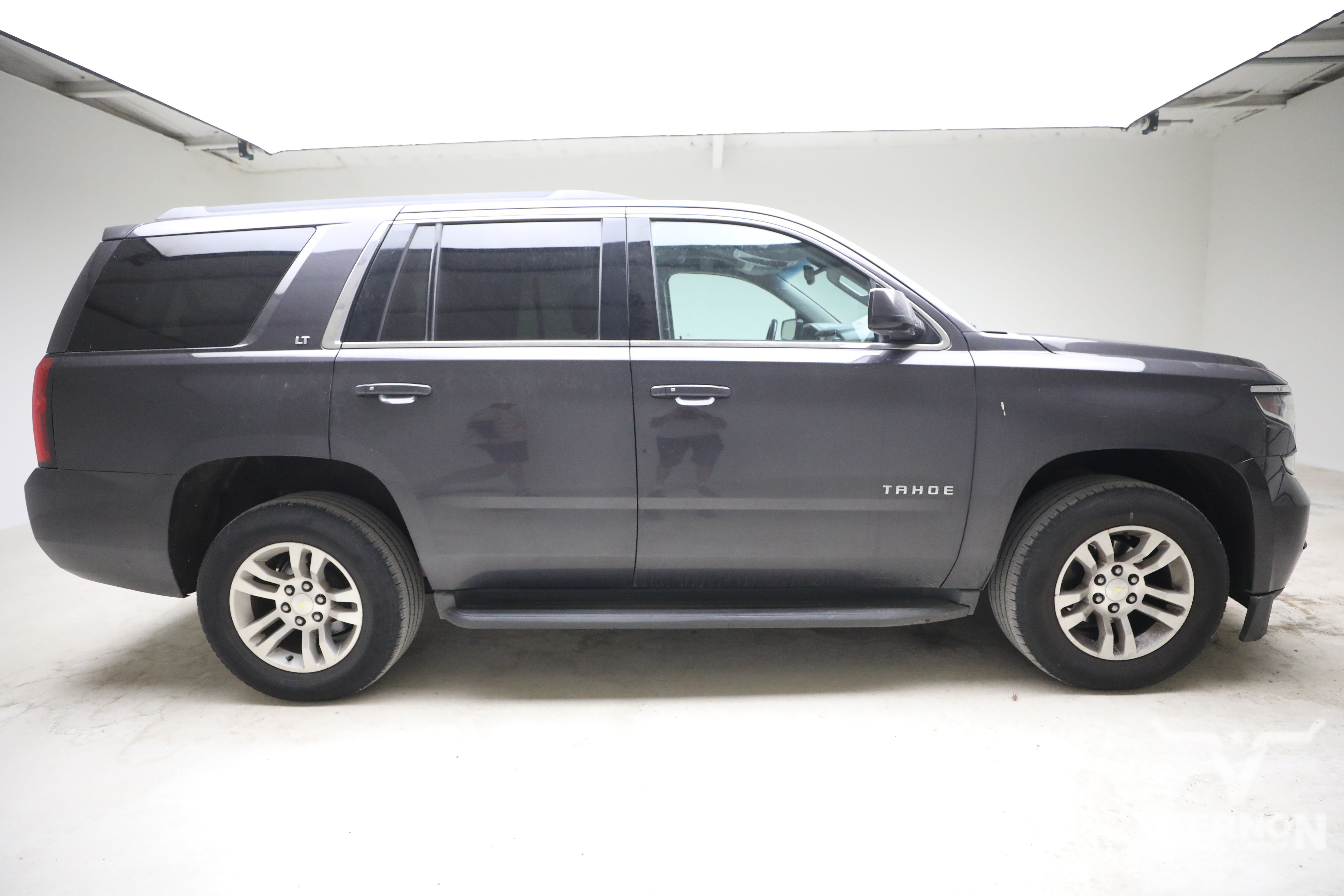 Used 2016 Chevrolet Tahoe LT w/ Luxury Package RWD image 5