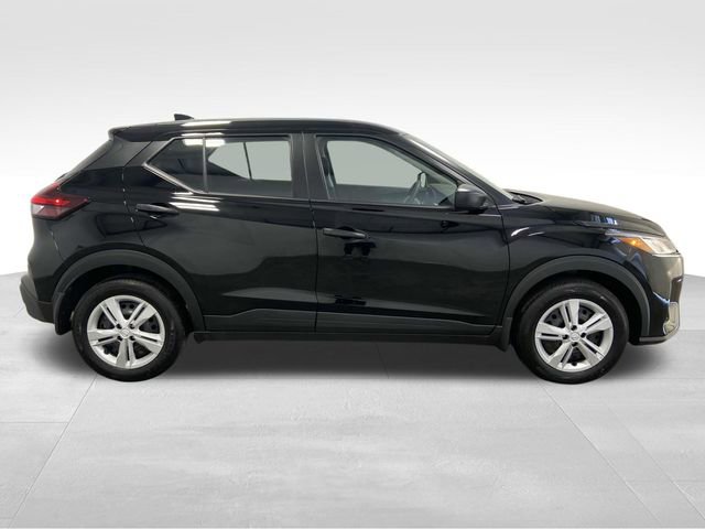 New 2025 Nissan Kicks Play S image 2