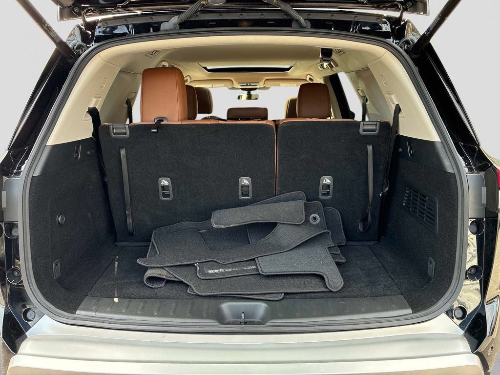 Certified 2025 Nissan Pathfinder Platinum w/ Cargo Package AWD/4WD image 13