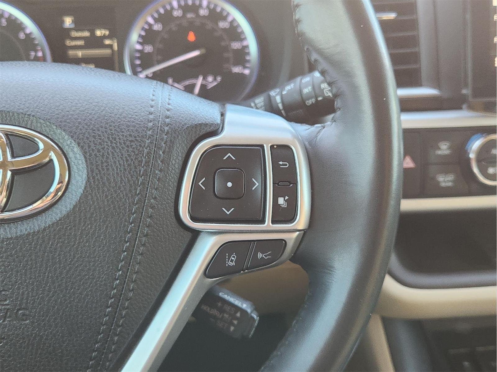Used 2019 Toyota Highlander Limited FWD image 29