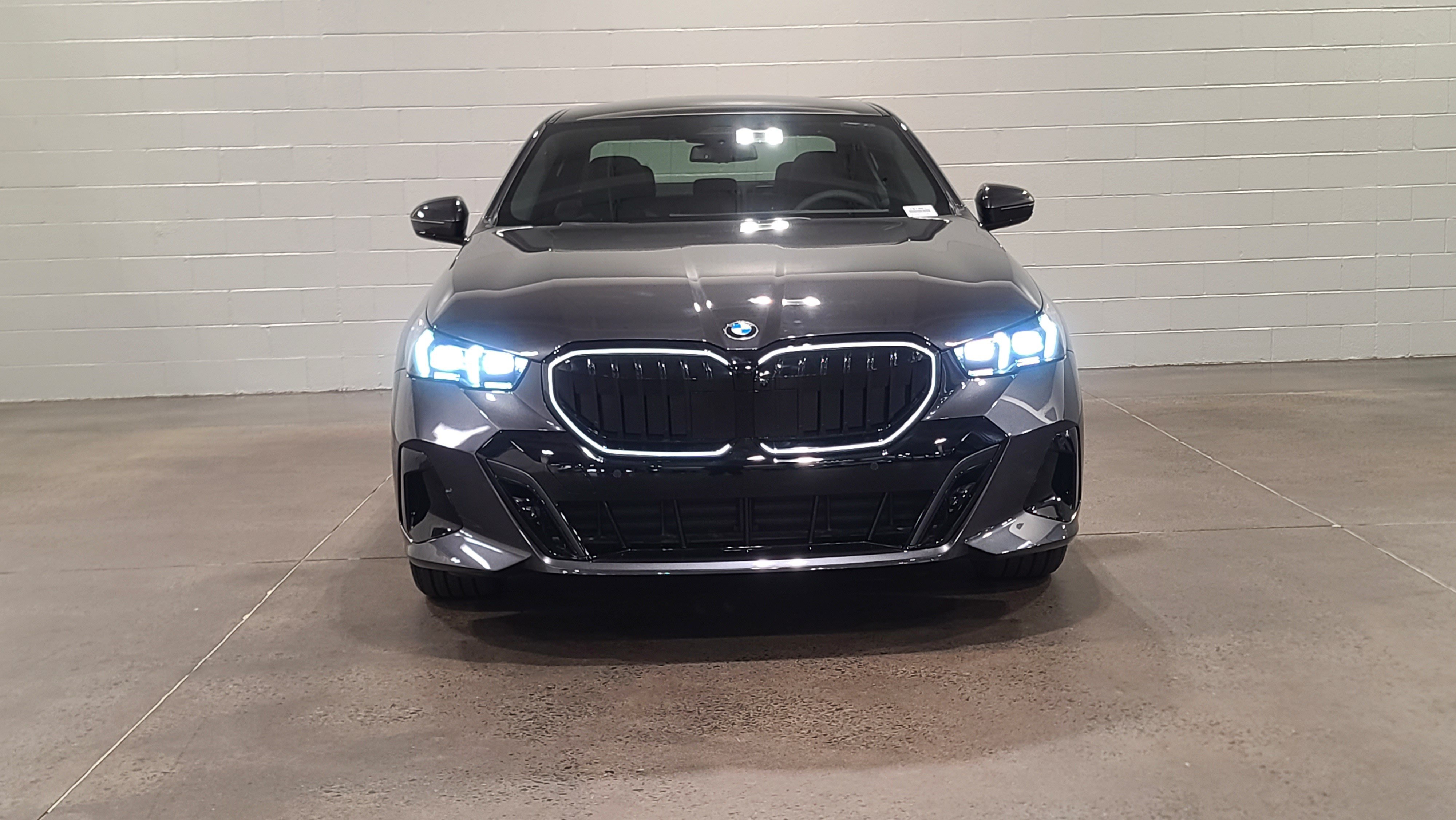 Used 2026 BMW 530i xDrive w/ M Sport Package AWD/4WD image 2