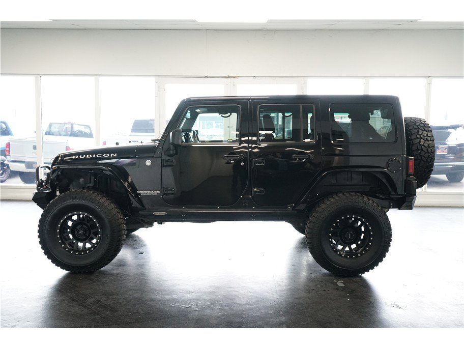 Used 2015 Jeep Wrangler Unlimited Rubicon w/ Connectivity Group image 4