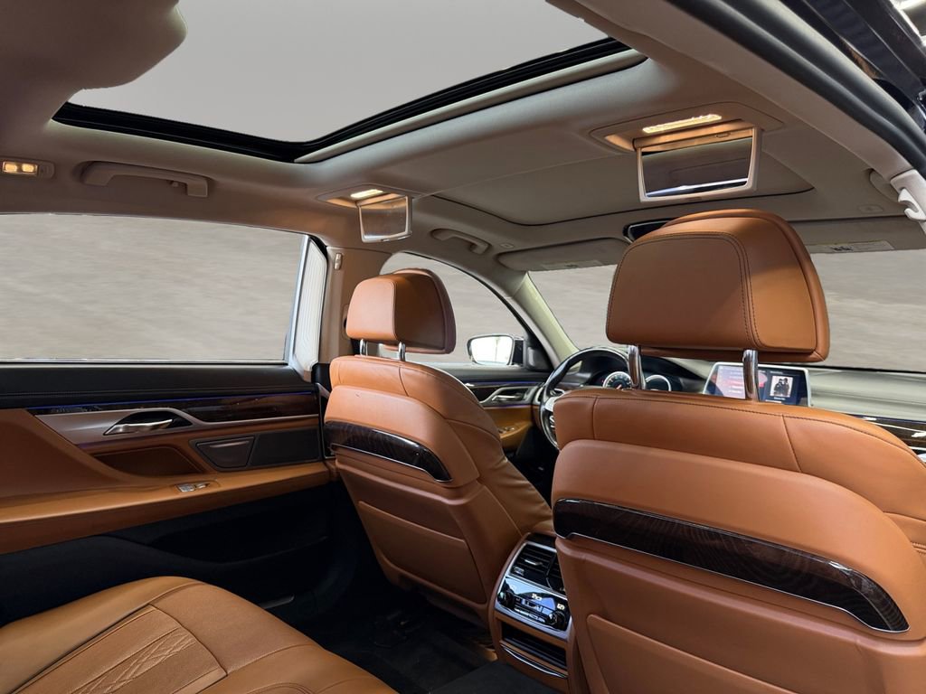 Used 2018 BMW 750i xDrive AWD/4WD image 18