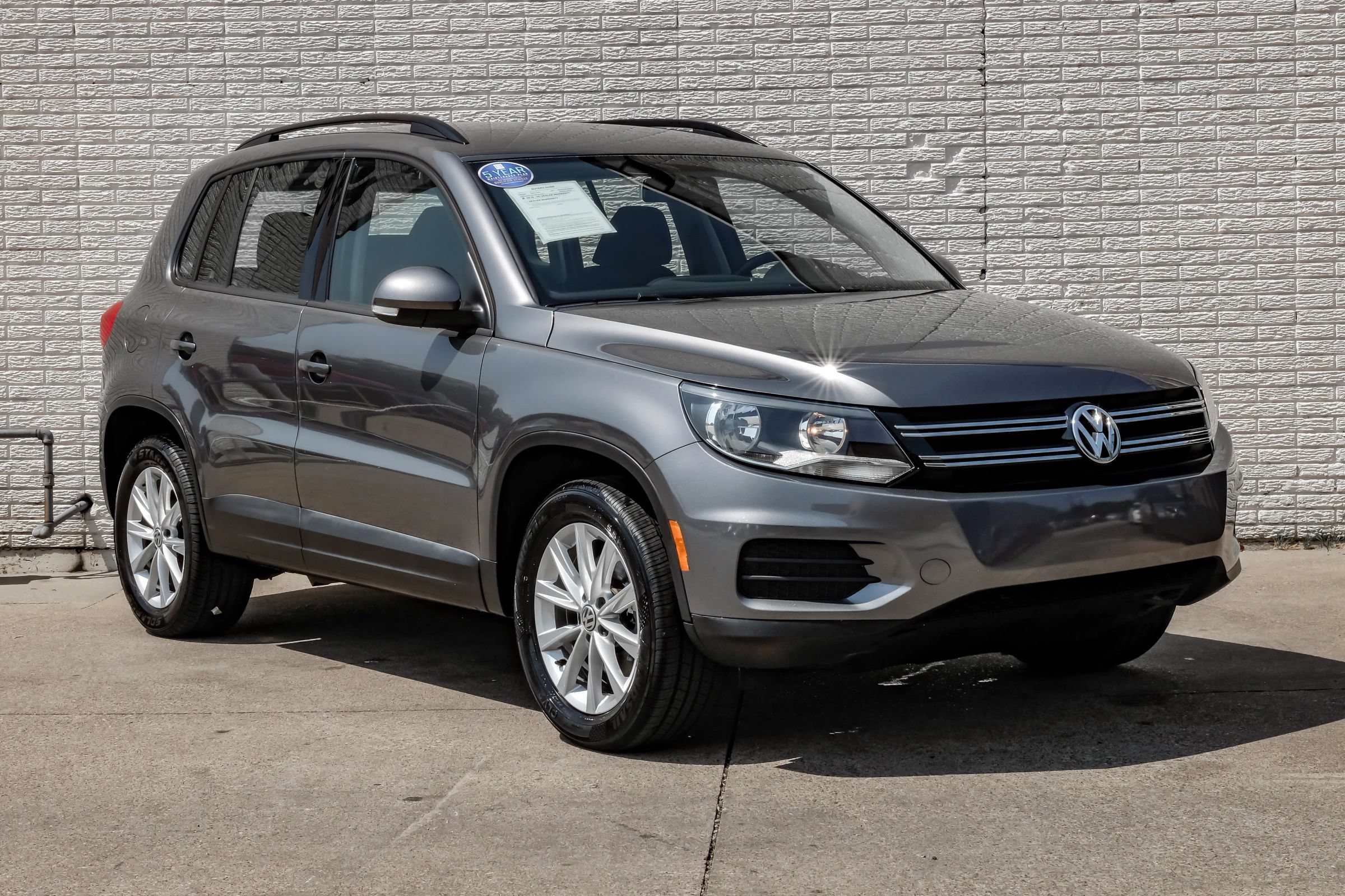 Used 2018 Volkswagen Tiguan Limited w/ Premium Package FWD image 5