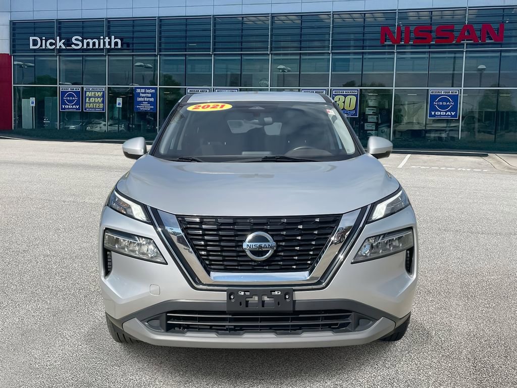 Used 2021 Nissan Rogue SV image 2