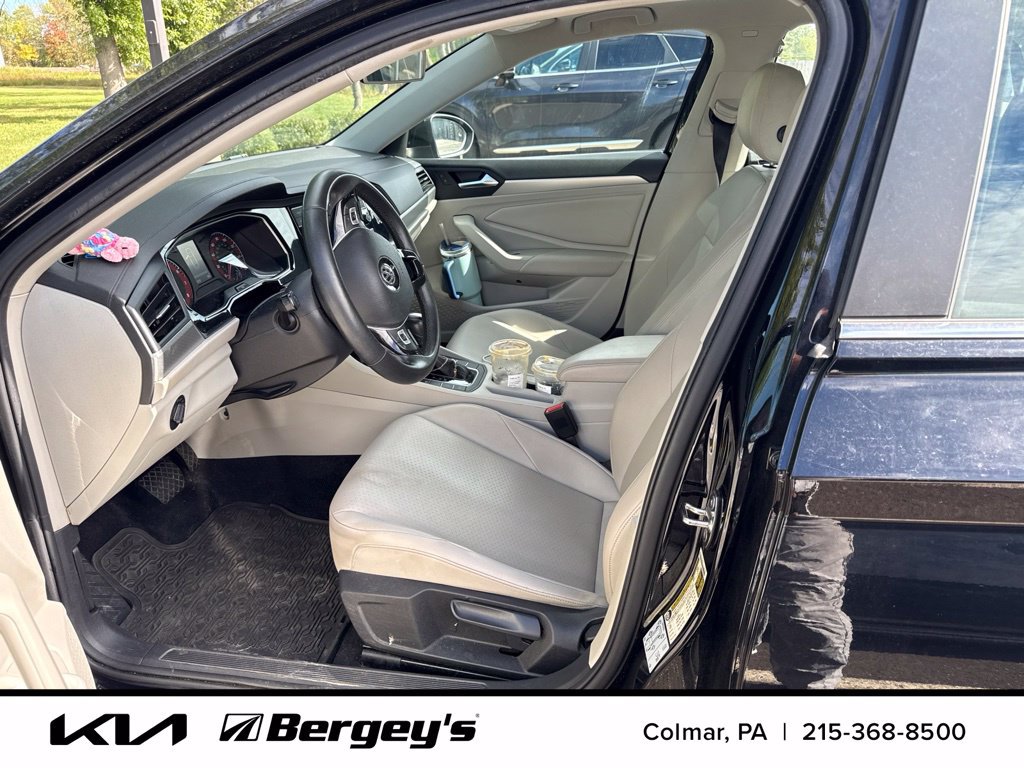 Used 2020 Volkswagen Jetta SE w/ SE Cold Weather Package FWD image 11