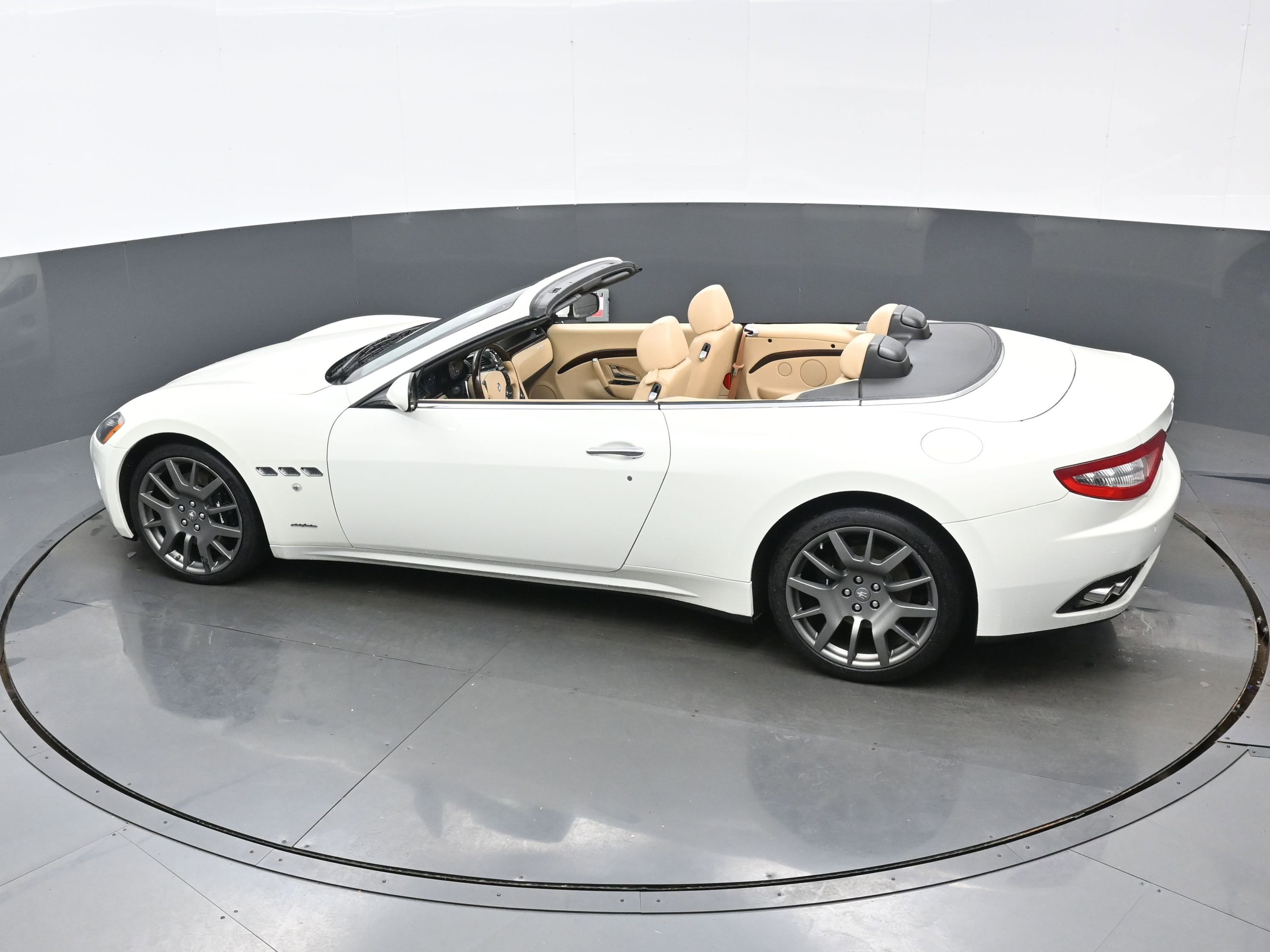 Used 2013 Maserati GranTurismo Sport image 27