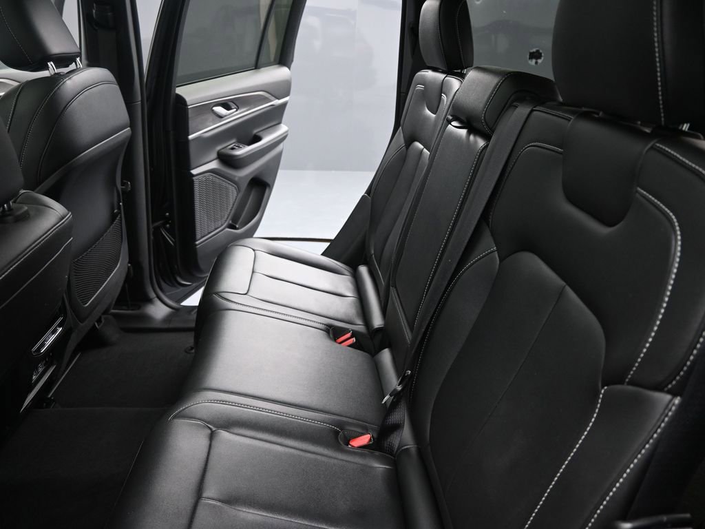 Used 2024 Jeep Grand Cherokee Limited w/ Trailer Tow Package image 15