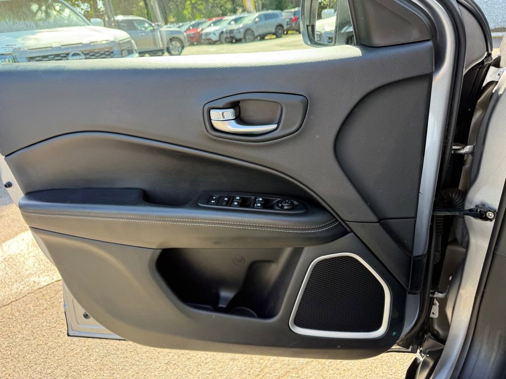 Used 2018 Jeep Compass Latitude w/ Popular Equipment Group FWD image 23
