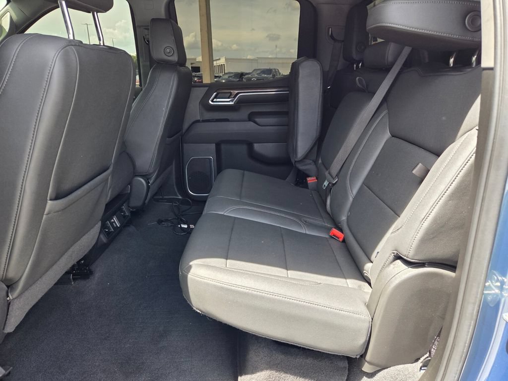 Used 2024 Chevrolet Silverado 1500 LT AWD/4WD image 8