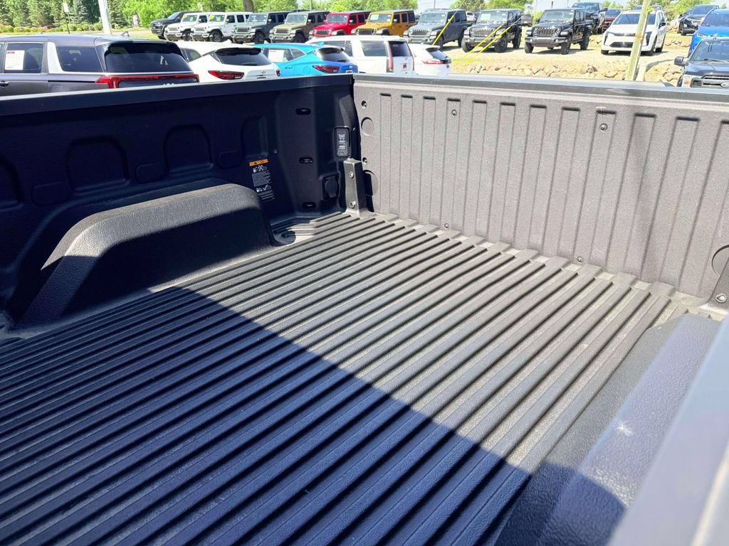 Used 2024 Chevrolet Silverado 1500 LT AWD/4WD image 10