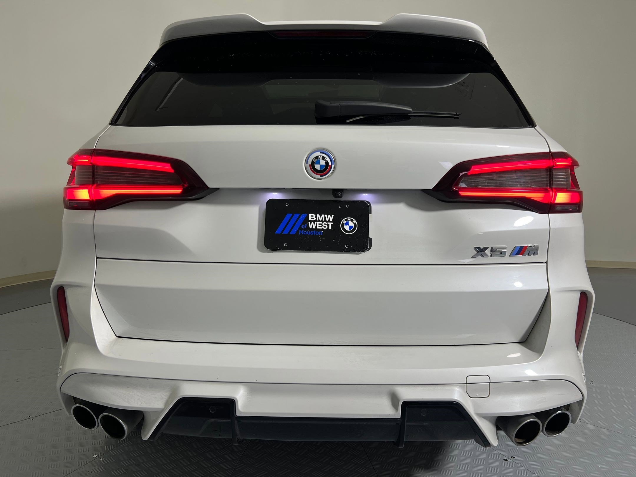 Used 2022 BMW X5 M w/ Executive Package image 9