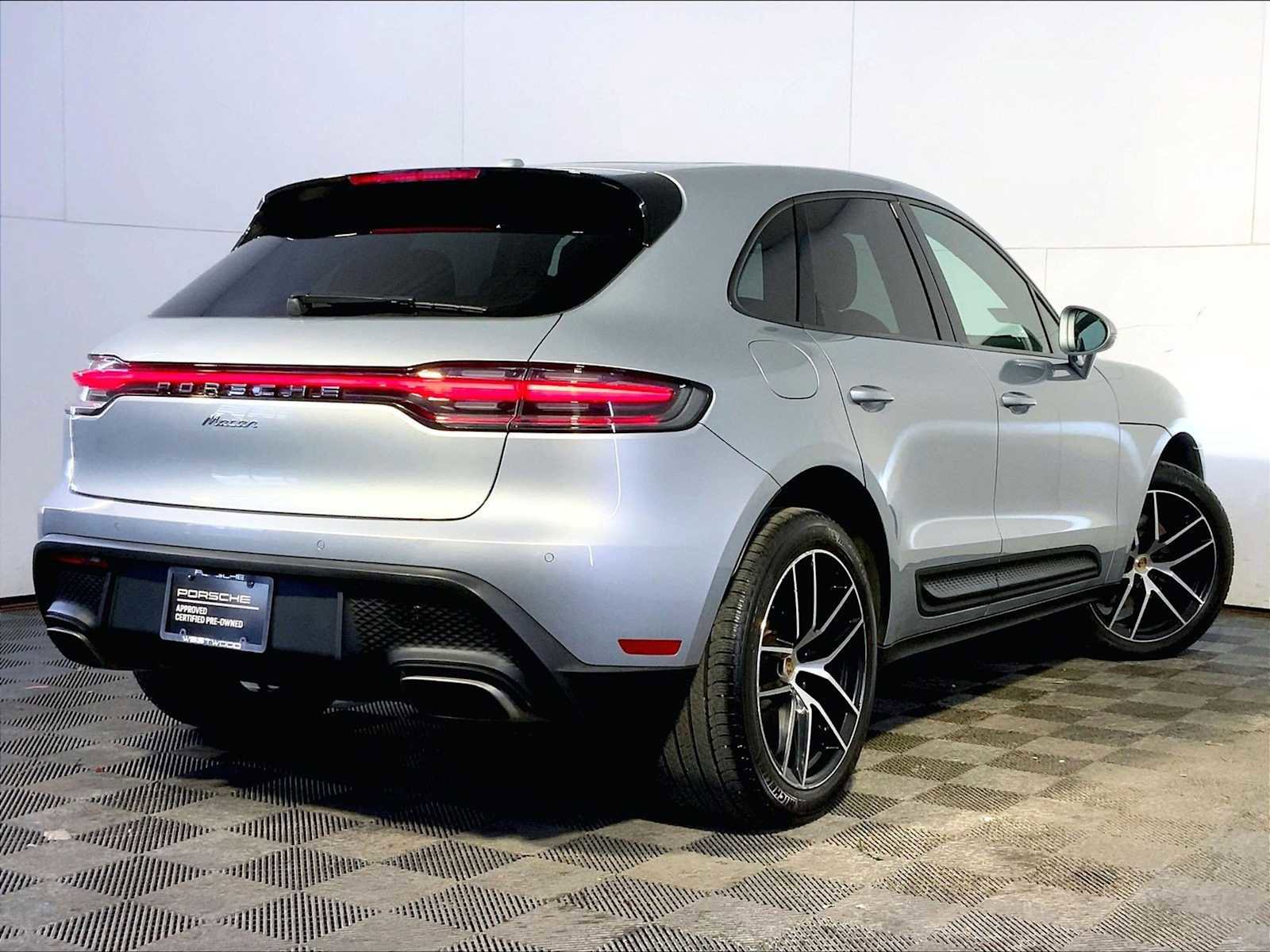 Used 2023 Porsche Macan image 7