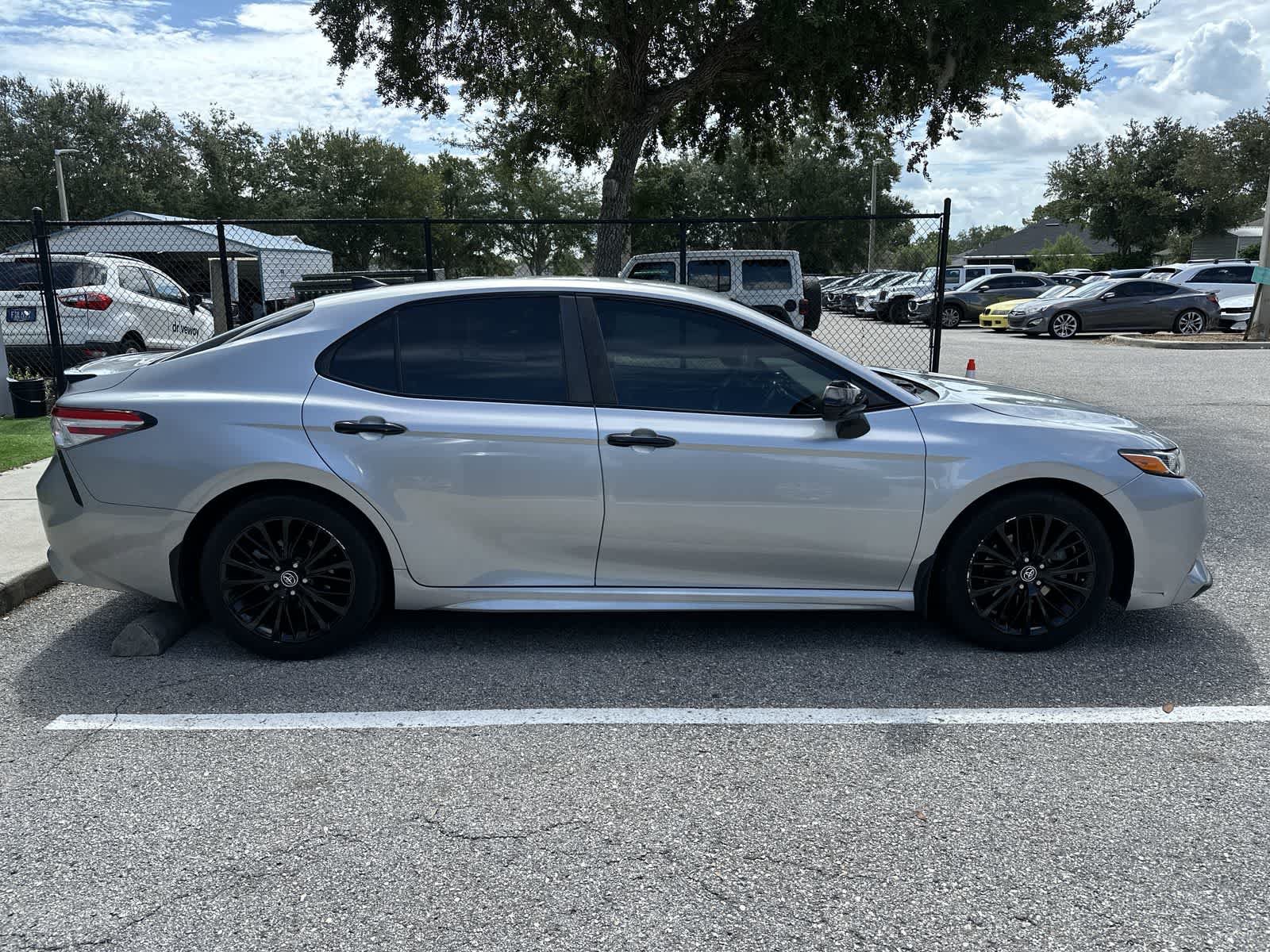Used 2020 Toyota Camry SE FWD image 10