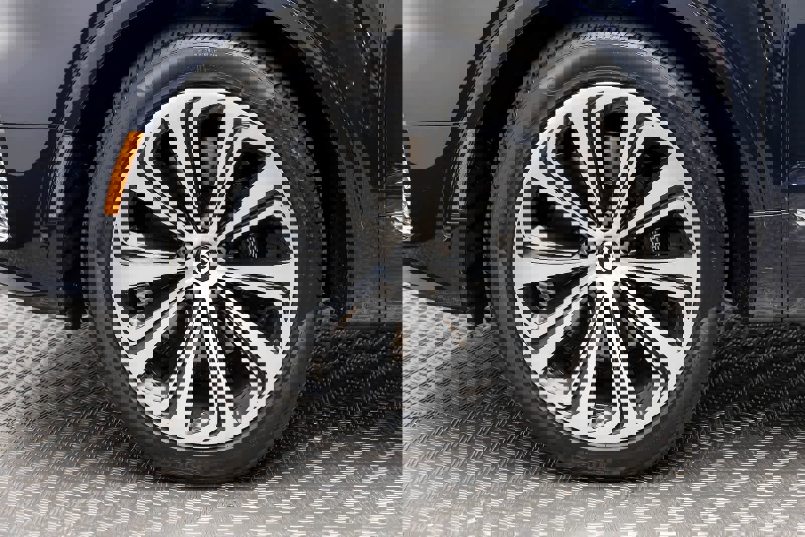 Used 2021 Bentley Bentayga image 7