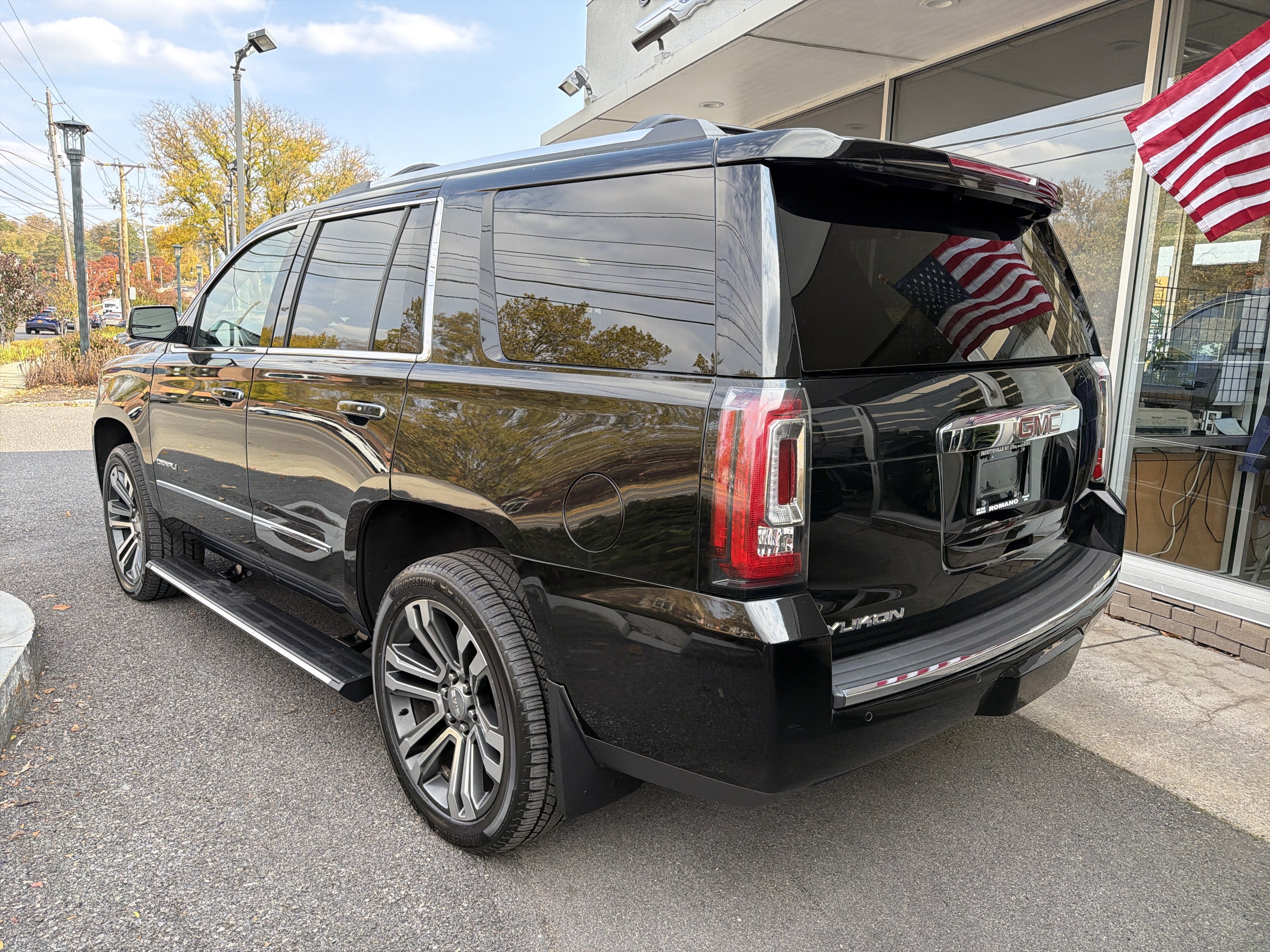 Used 2019 GMC Yukon Denali w/ Denali Ultimate Package AWD/4WD image 5