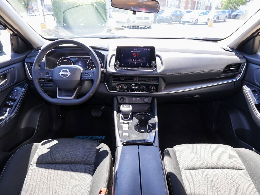 Used 2025 Nissan Rogue SV image 16