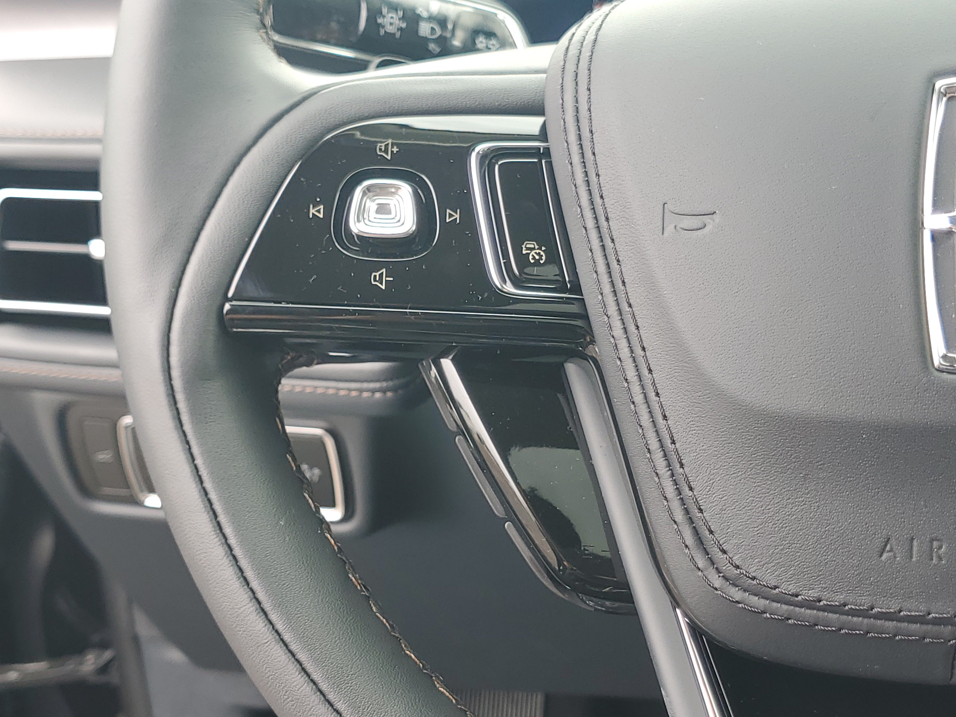 New 2026 Lincoln Aviator AWD image 16
