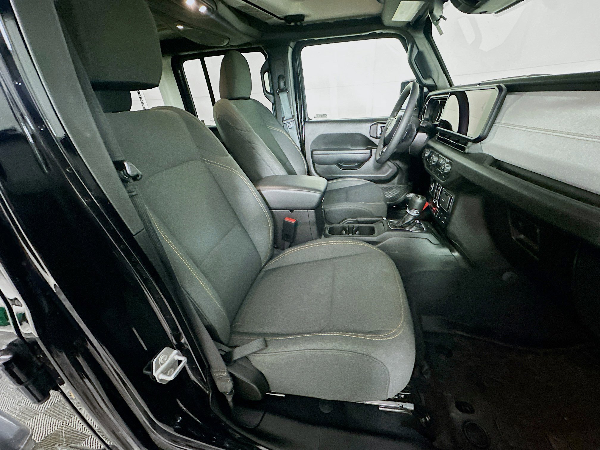 Used 2025 Jeep Wrangler Willys image 28