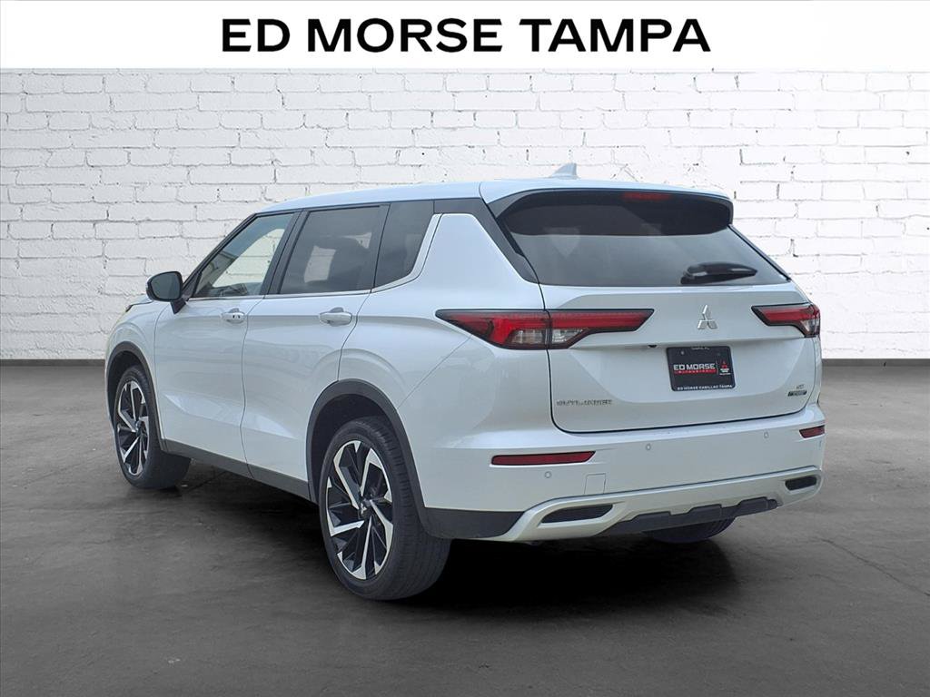 Used 2024 Mitsubishi Outlander SE AWD/4WD image 3