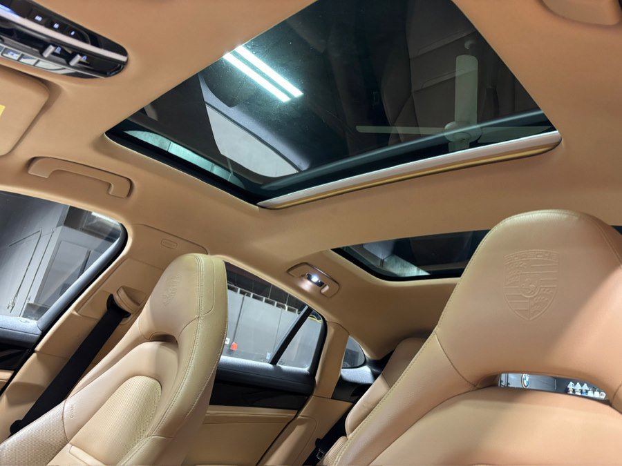 Used 2018 Porsche Panamera 4 image 19