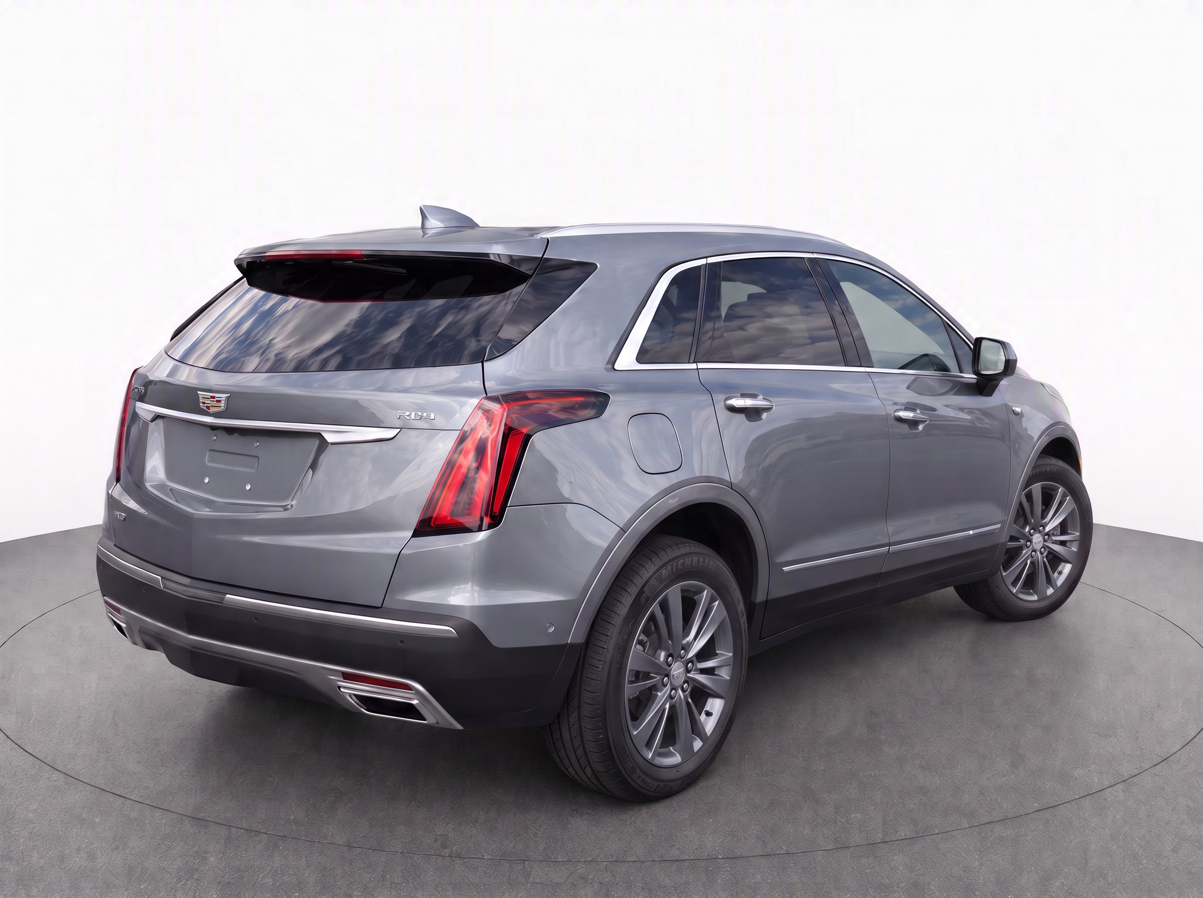 Certified 2024 Cadillac XT5 Premium Luxury w/ Technology Package AWD/4WD image 4