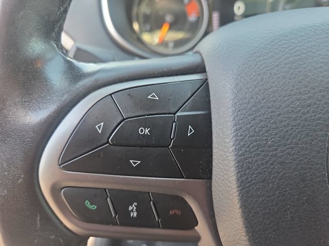 Used 2019 Jeep Cherokee Latitude w/ Cold Weather Group AWD/4WD image 20