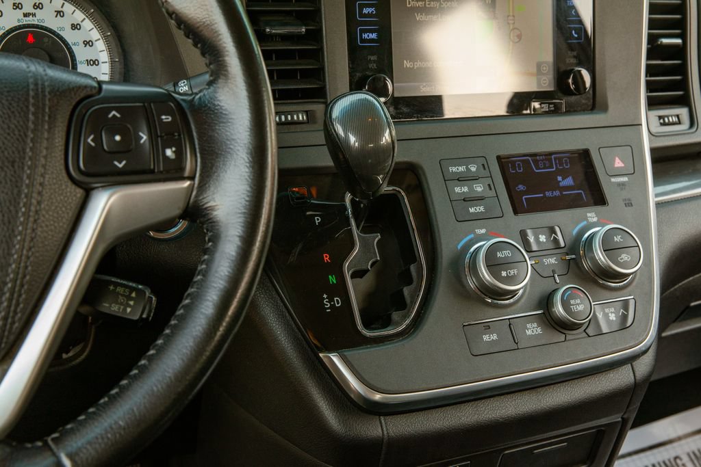 Used 2015 Toyota Sienna SE w/ SE Preferred Package FWD image 15
