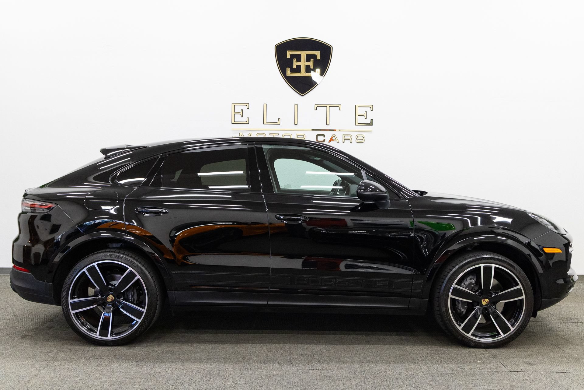 Used 2021 Porsche Cayenne Coupe AWD/4WD image 10