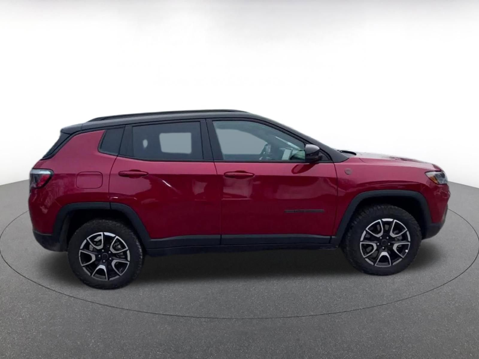 Used 2025 Jeep Compass Trailhawk image 16