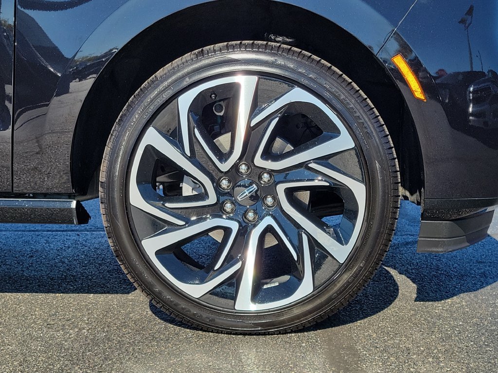 Certified 2026 Lincoln Navigator Black Label AWD/4WD image 9