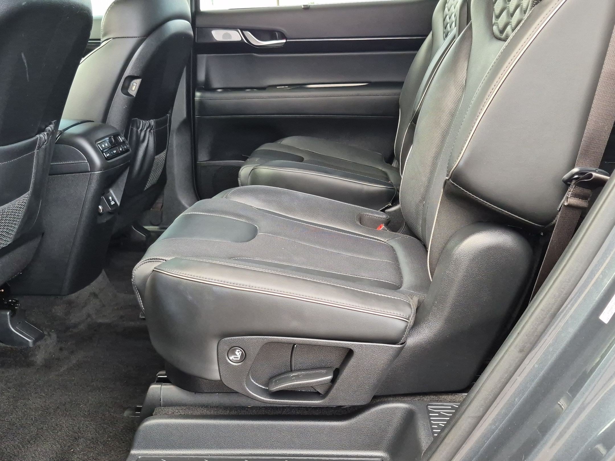 Used 2021 Hyundai Palisade Limited FWD image 25