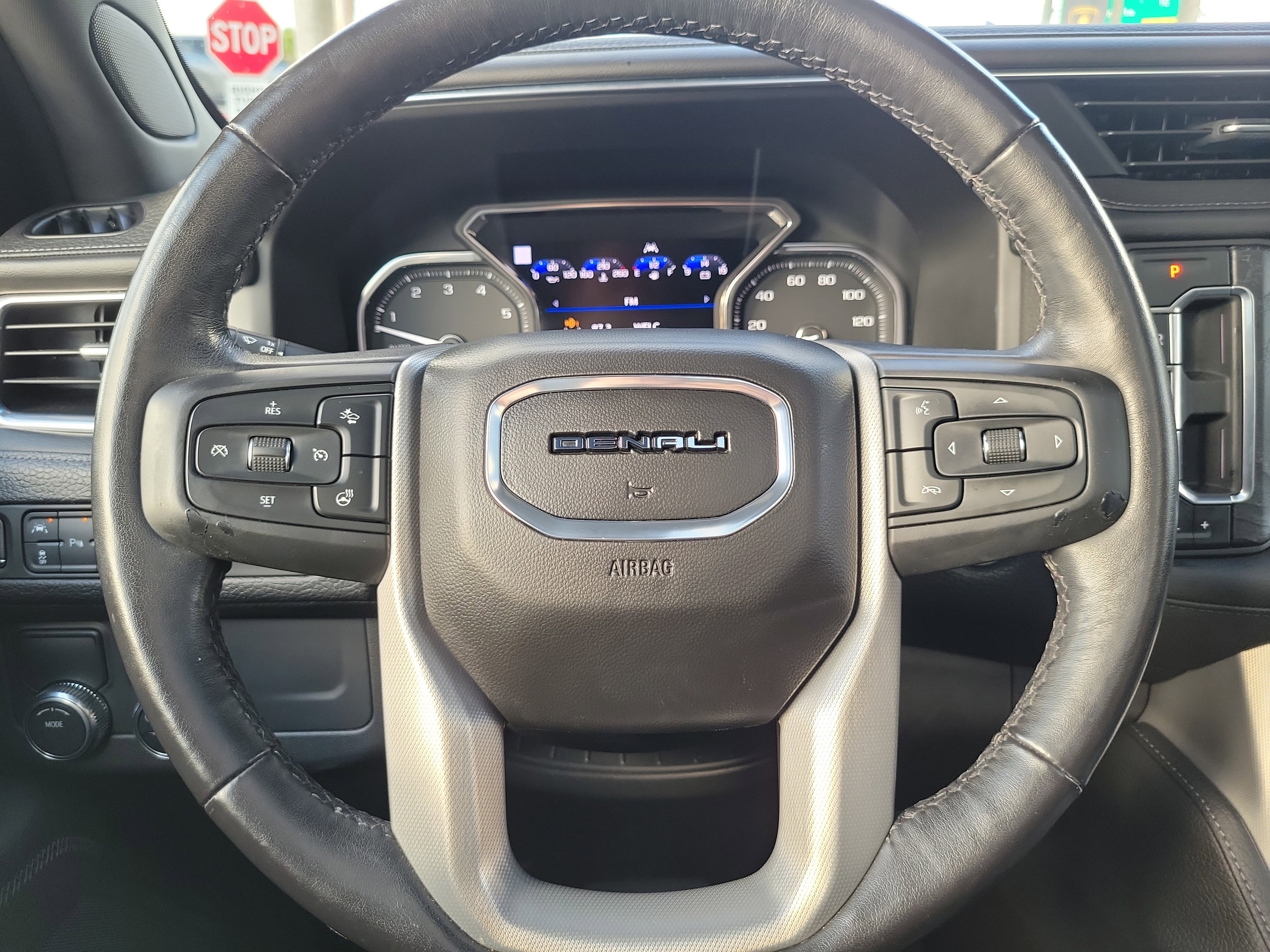 Used 2021 GMC Yukon Denali w/ Denali Premium Package image 20