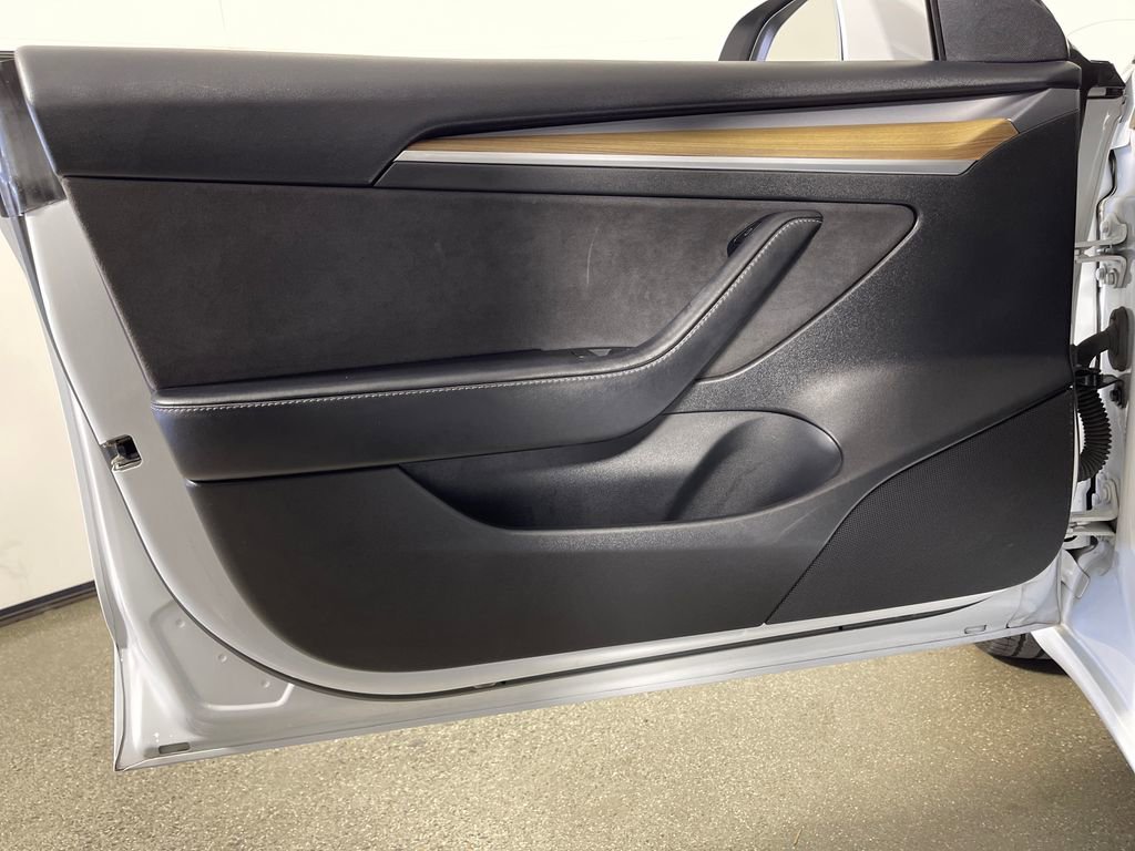Used 2021 Tesla Model 3 Standard Range Plus image 19