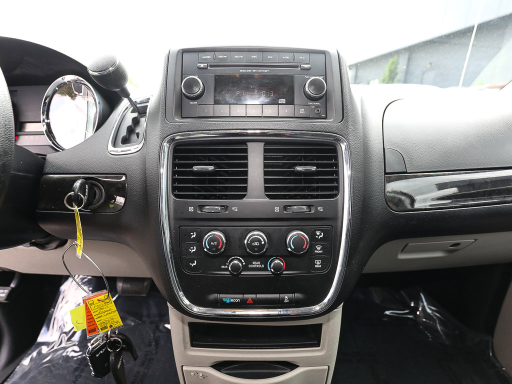 Used 2017 Dodge Grand Caravan SE FWD image 15