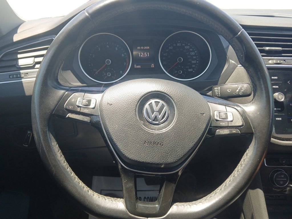 Used 2019 Volkswagen Tiguan SE w/ Panoramic Sunroof Package FWD image 9
