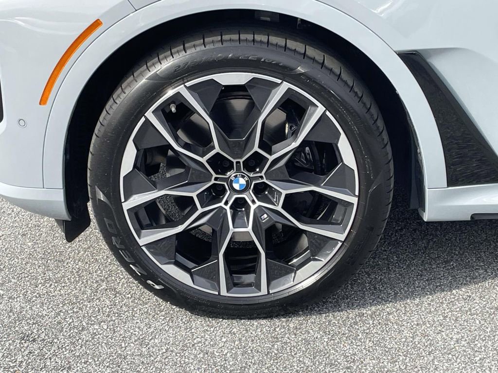 Used 2025 BMW X7 M60i w/ Executive Package image 9
