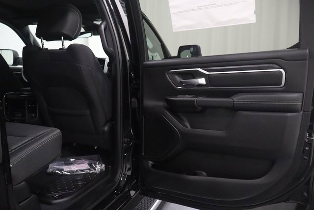 New 2026 RAM 1500 4x4 Crew Cab image 15