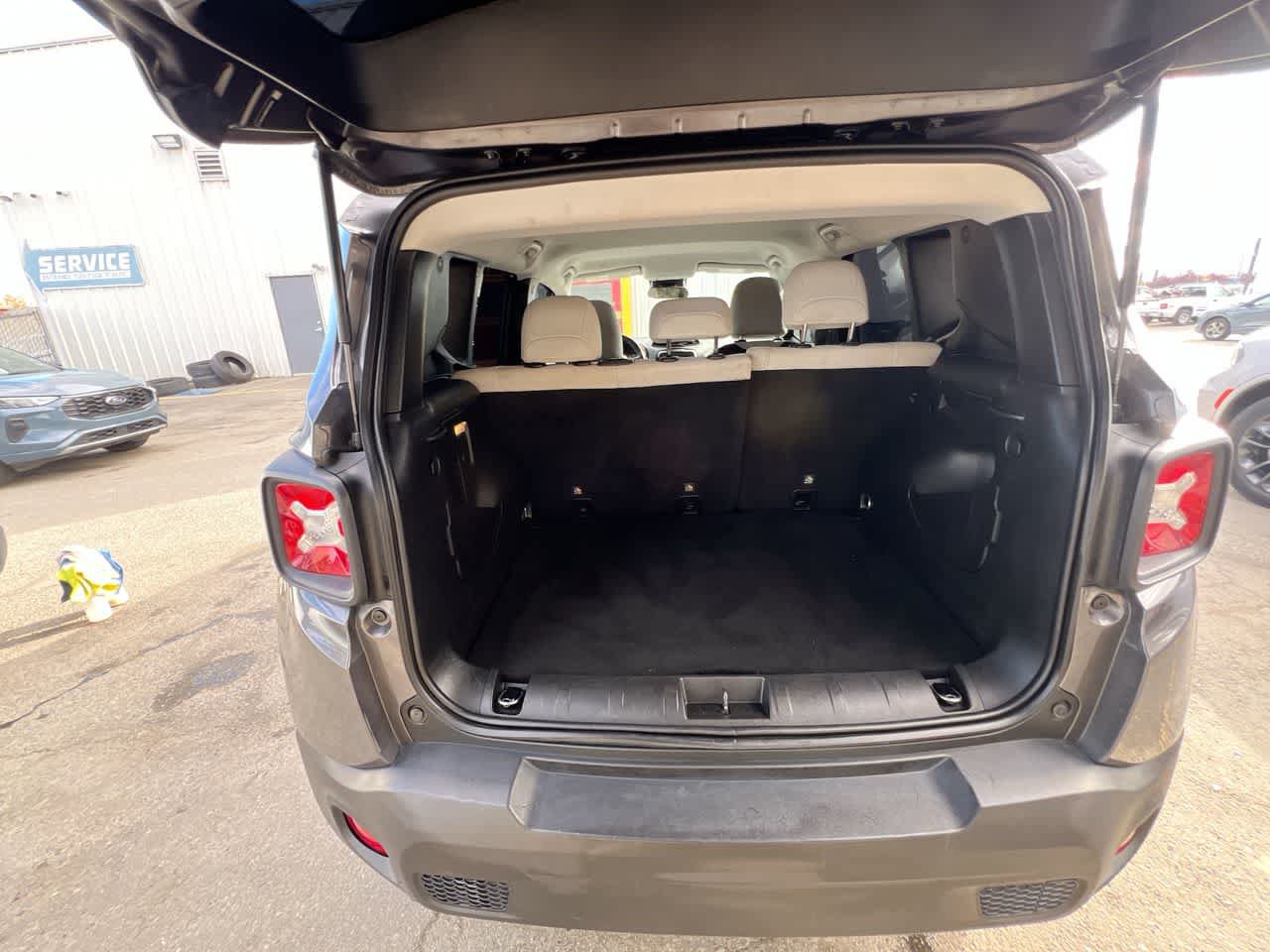 Used 2020 Jeep Renegade Latitude w/ Cold Weather Group AWD/4WD image 25