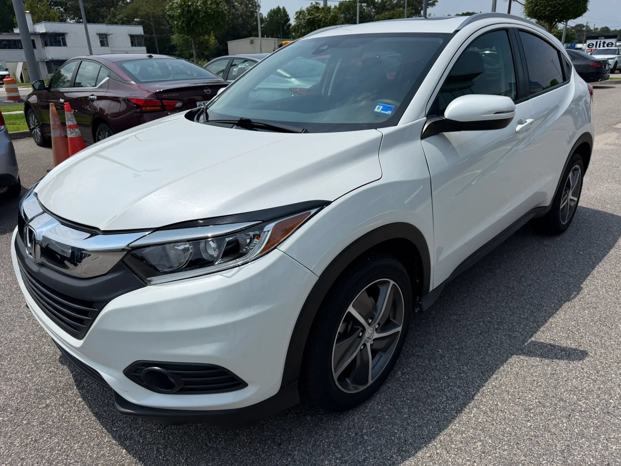 Used 2021 Honda HR-V EX image 3