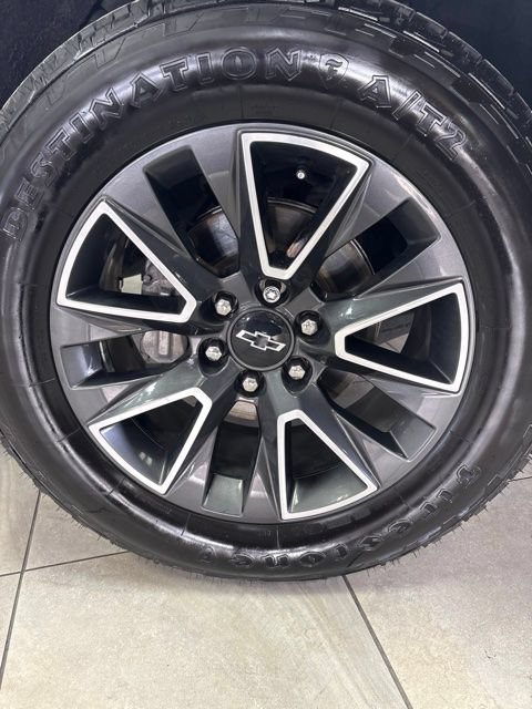 Used 2021 Chevrolet Tahoe Z71 w/ Max Trailering Package AWD/4WD image 4
