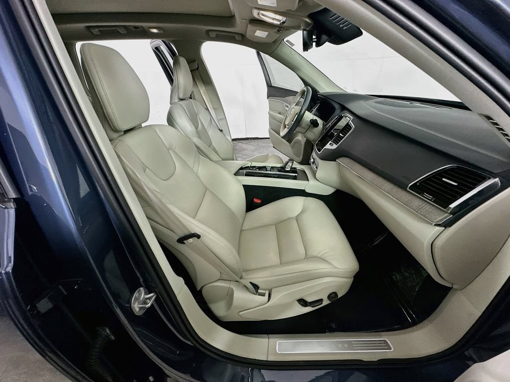 Used 2024 Volvo XC90 B6 Plus AWD/4WD image 12