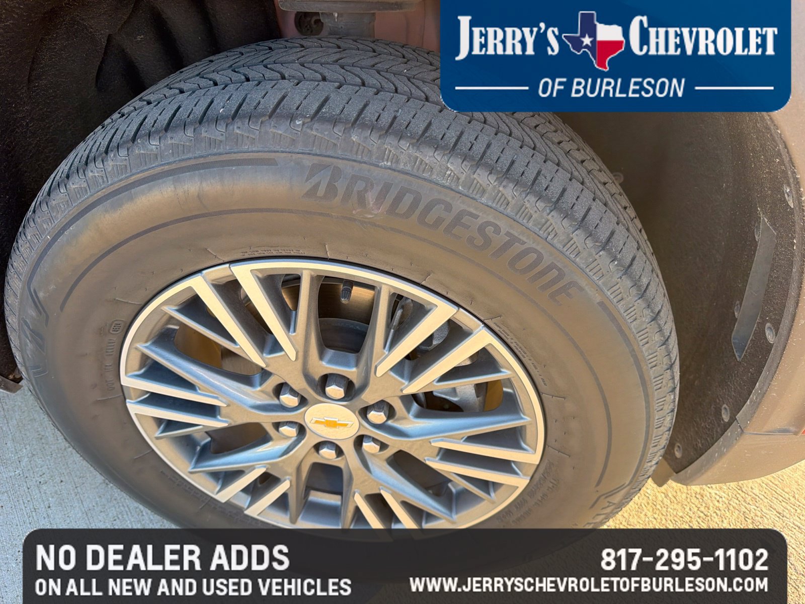 Used 2025 Chevrolet Traverse LT w/ Driver Confidence Package FWD image 5